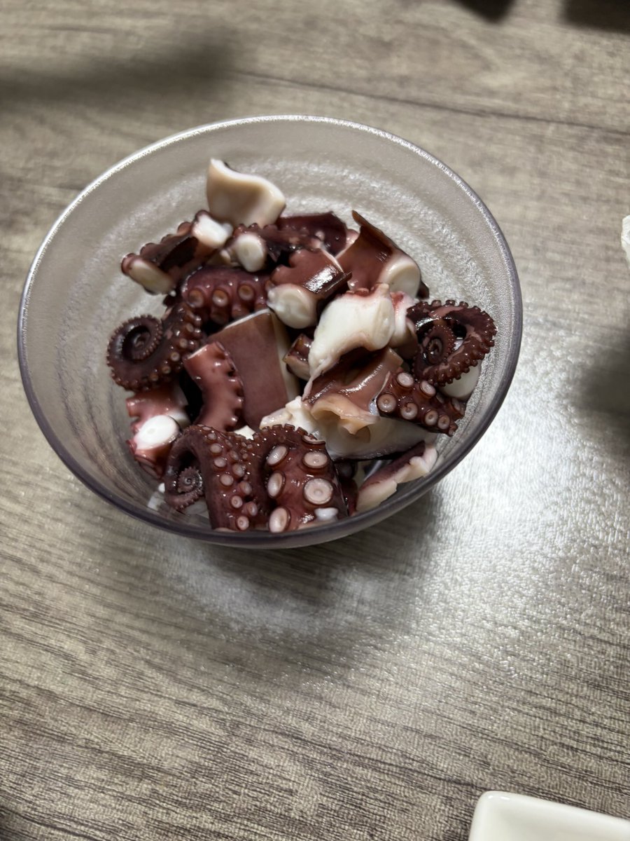 morisyun1120's tweet photo. 昨日の夜ご飯🤤
とんかつ揚げたて美味すぎた🤤
タコは会社の人から頂いたから塩茹で、にんにく唐揚げに！
美味すぎたああああ🥹 https://t.co/oYXzK4wGE4