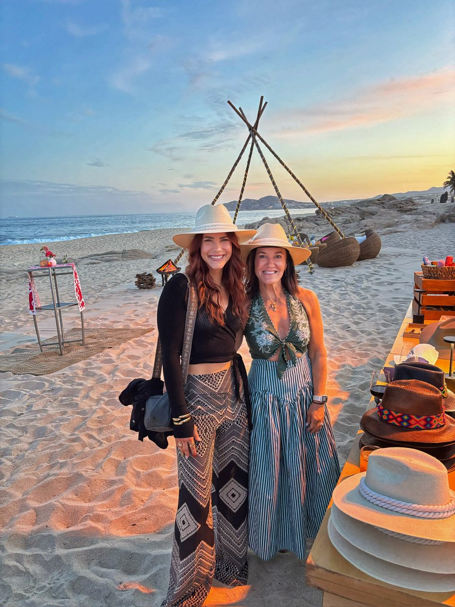 MJC4663's tweet photo. Cabo for Presidents Club. Grateful for my team & company making it possible!

Cool timelapse of the sunrise.  It took a trip to remind me they happen every day & I almost never stop to take one in. 

Best show on earth. Zero ticket price. Terrible attendance on my part.  Need to work on that.
@cabosanlucasnet