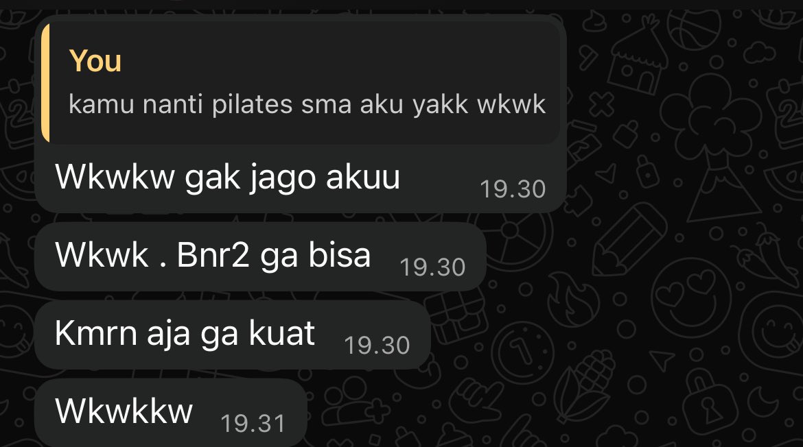 gyucose1997's tweet photo. padahal sepanjang hari dia sibuk banget manusia ini, tapi tiap malem mesti tlpnan smpe kita tidur, kalau engga.. beliau insom, gue masih ngeraba raba kenapaa bisa gitu ya.. https://t.co/BbOzvRyeVi