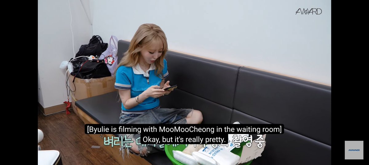 moodarada2's tweet photo. ♡♡♡♡ Mamamoo's official memory keeper taking pictures of only pretty things♡

Pretty heart Moonbyul-ssi💗

#mamamoo #마마무 #moonbyul #문별 https://t.co/eZvDVWUKgM