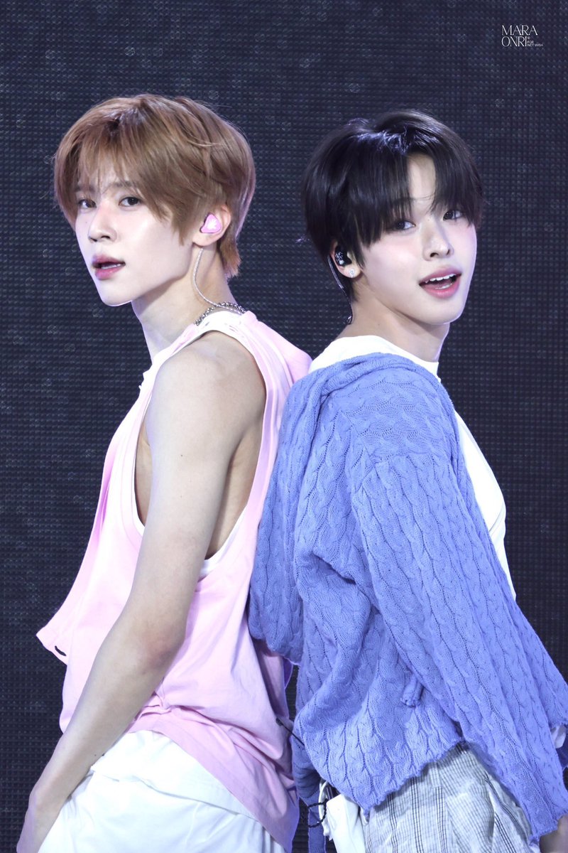 kuchanonkun's tweet photo. 거북목 스트레칭 해서 그런가 확실히 키차이가 더 나네 https://t.co/EXUTvLzfyf