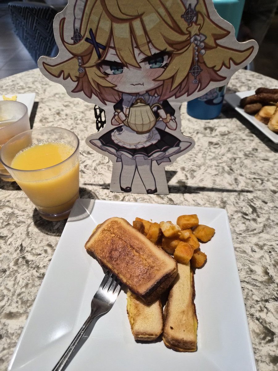 Crue352's tweet photo. Day 1 of Offkai! Super happy the standee survived the flight. #DokiSpotted #OffkaiGen5 https://t.co/34ozpAjXni