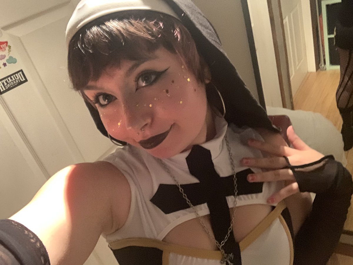 phanclogs's tweet photo. sister daniel slay for the muse concert :3 #danandphil #sisterdaniel https://t.co/AQqZn1WwEW