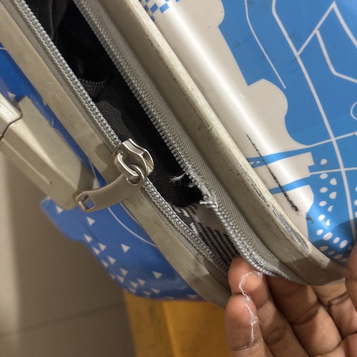 shivank_tpod's tweet photo. @InSkybags  @VIPBagsIndia https://t.co/u578uvGDgB