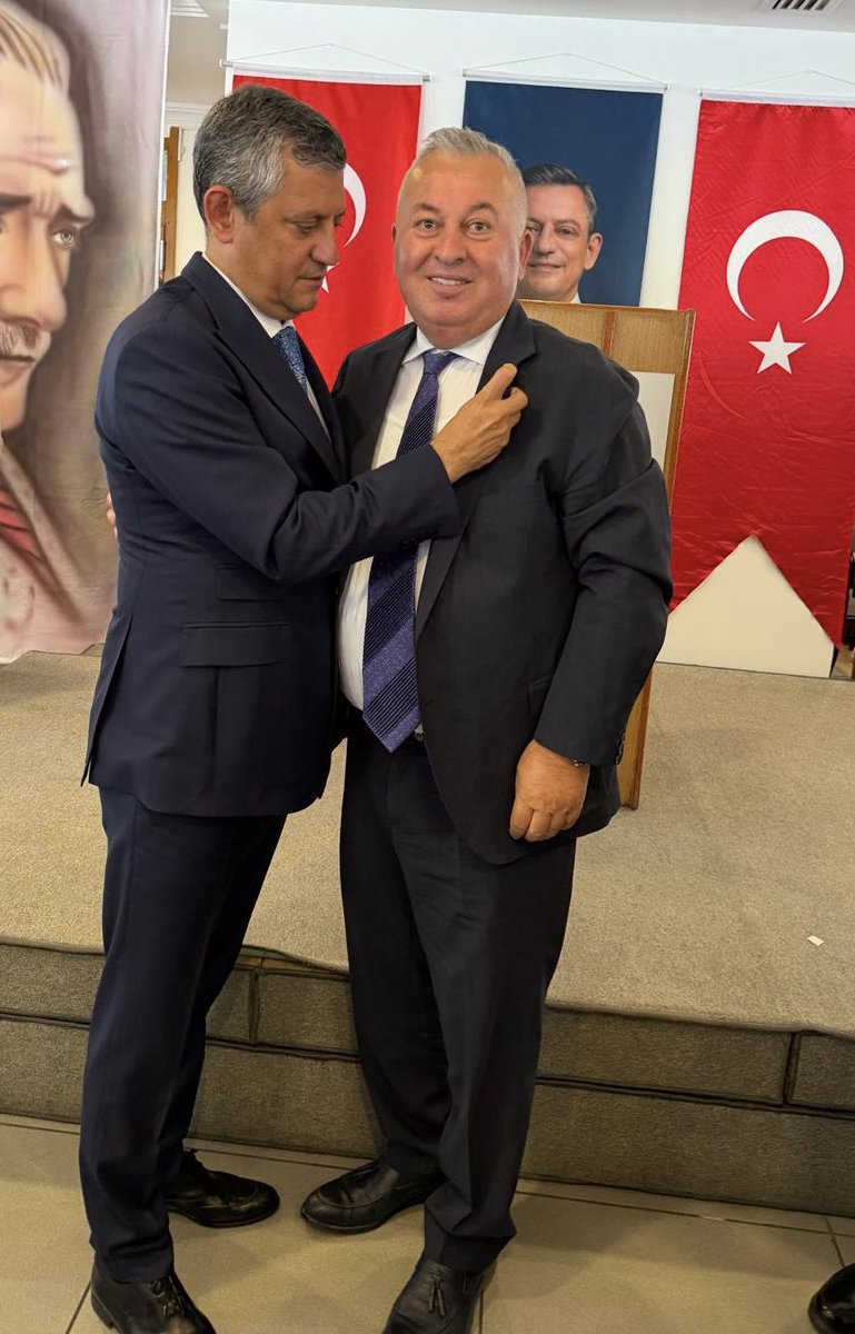 cenginyurt52's tweet photo. Yeni Partimizin rozetini Genel Başkanımız Sn. Özgür Özel’in elinden taktık. Bu yol milletin, bu mücadele vatanın!

Yolumuz açık, mücadelemiz daim olsun. 🇹🇷 @eczozgurozel @yenipartiyiz @SalihUzunDr https://t.co/rInmd419Bv