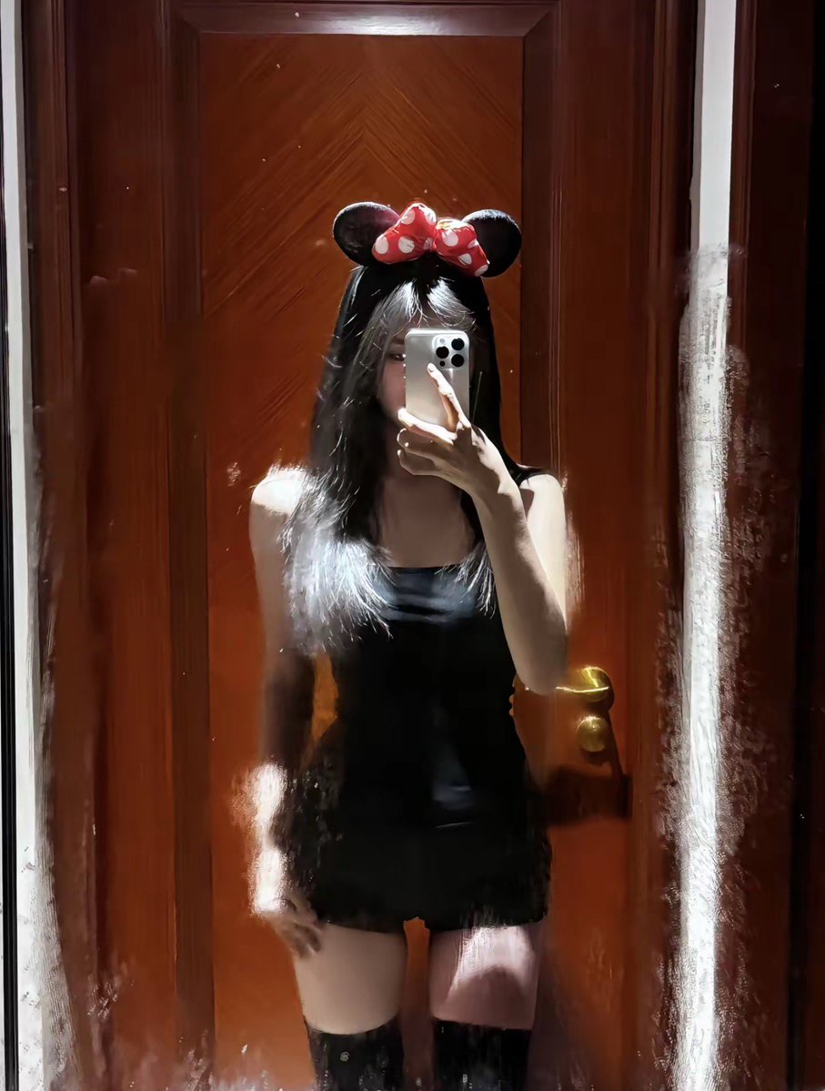 blueaye94's tweet photo. 今天偷偷穿给你们看……少女感拉满，却又有点坏坏的 #反差少女 https://t.co/7rk4e0Y6Hy