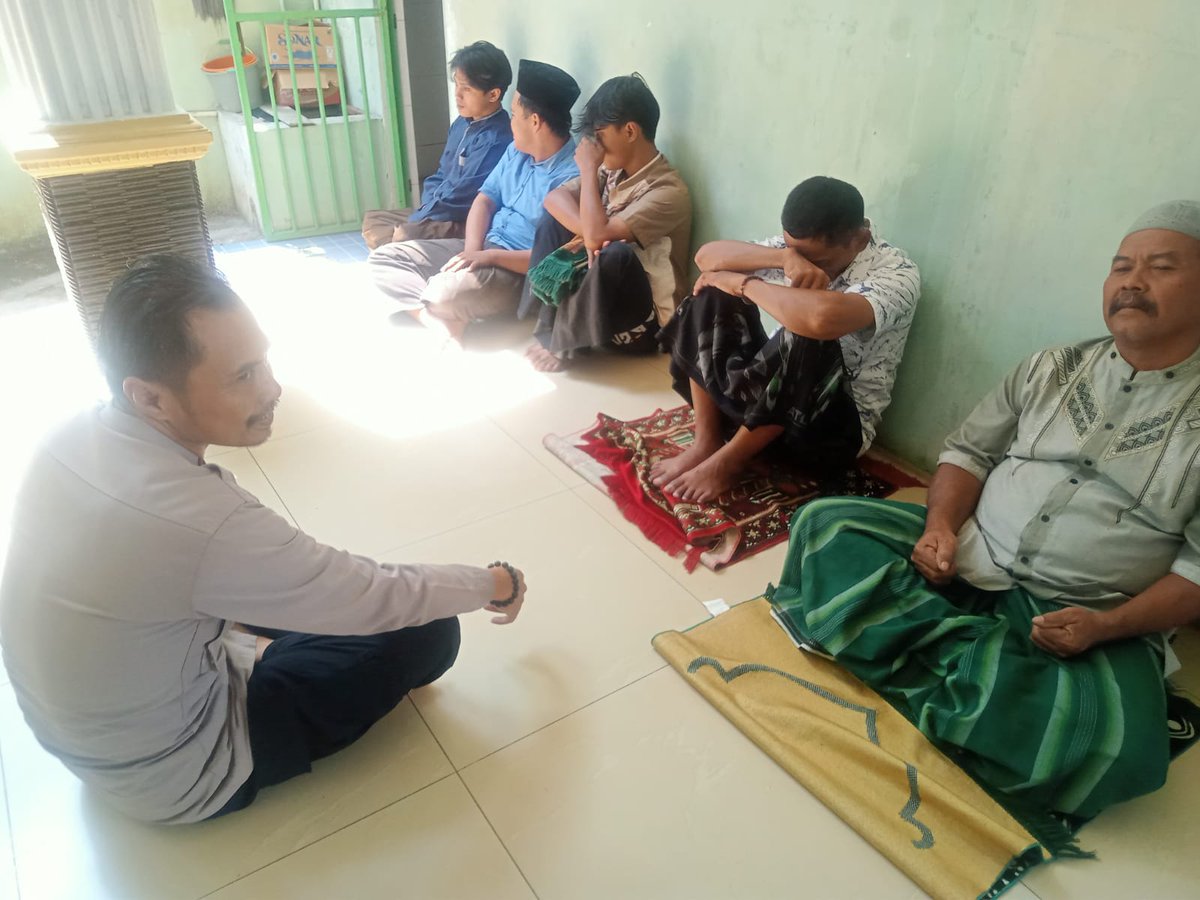 Humasplskpbr's tweet photo. Kegiatan jum'at curhat Polsek Pabuaran https://t.co/iUWYoHcLTs