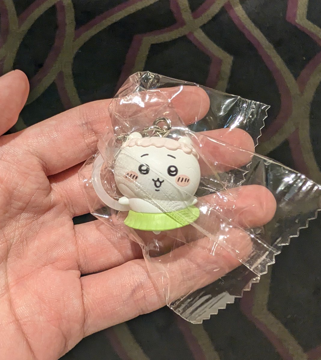 kerosukedakero's tweet photo. ちいかわお兄さん顎が震えるほど泣く
オリに入れてなんかずっとくらいとこ♪が遂に聴けてよかった https://t.co/UZrR6CUleu