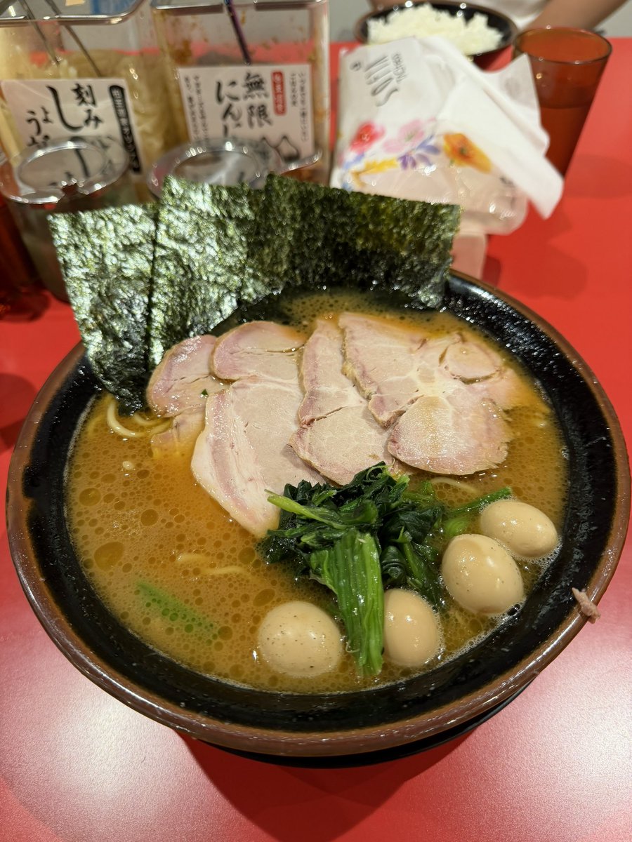 jzxrb's tweet photo. 月曜日も行ったばかりだけど🍜
今日はチャーシュー麺あった💡
 #とらきち家 #王道家 #王道乃印 #家系ラーメン #日常垢 https://t.co/h5Hjt8Od19