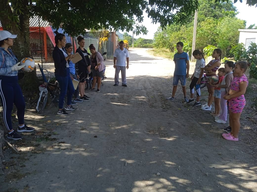 BBarleidys's tweet photo. Actividades recreativas Desde el Reparto Paraíso comunidad en condiciones de vulnerabilidad del consejo popular Este. Morón 
#100AñosConFidel 
#CiegodeAvila https://t.co/7gLMY4ZQLu