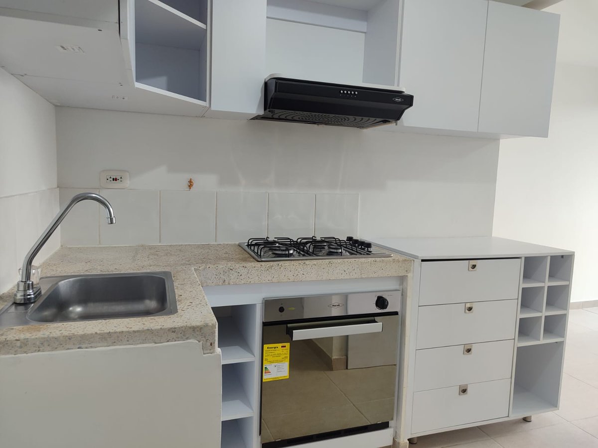 NaranjoDuque's tweet photo. C.R.Turpial de la Colina.Cód:2460
Alquila en piso 9 con ascensor:2 alcobas,1 closet,2 baños,estudio,sala-comedor,cocina integral,balcon
Precio:$1.200.000(Adm.incluida)
Parqueadero descubierto,piscina,salón social,zonas verdes,parque infantil y vigilancia24/7
6028960448,3157057741 https://t.co/6IYEHCH0bp