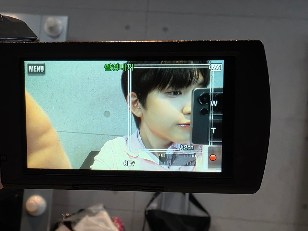 _ma1lang's tweet photo. 남자애 이뽀니표정짓고 볼살플러팅함 https://t.co/GNR72EFHfC