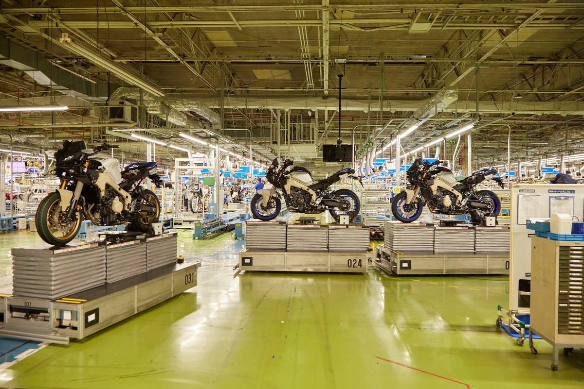 yamaha_bike's tweet photo. ＼集まれー！バイクがちょっと気になる女子中高生／

8/21（金）12:30〜 Girls Meet STEM
ヤマハ発動機工場見学ツアー
￣￣￣￣￣￣￣￣￣￣￣￣￣
【応募締切：7/21(火) 12:00💨】

🔹 最新❗二輪車組立工場見学
コンベアなし！　AGV（自動搬送車）が1台ずつバイクを運ぶ、最先端の多品種変量生産の現場を間近で！

🔹 コミュニケーションプラザ見学
さまざまな乗り物を見て、触れて、乗れる企業ミュージアム

🔹 女性社員と座談会
世界を舞台に活躍する理系の女性社員から、リアルな仕事の面白さを直接聞けちゃいます

☝️ヤマハ発動機では、女子中高生のみなさんが、STEM（科学・技術・工学・数学）分野で学ぶ人や働く人、現場に触れることで、自分のやりたいことや関心のあることを見つける機会を提供する「Girls Meet STEM」の趣旨に賛同し参画しています