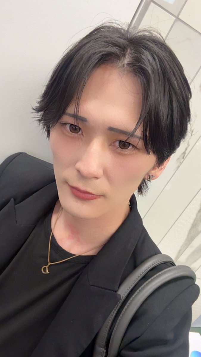 minase_black's tweet photo. 継続は力なり💪

これからできるだけ営業前、営業後にTikTok配信するから見に来てね👀

https://t.co/6ja6DXLeQZ

本日も沢山のご来店お待ちしております😊

 #札幌 #すすきの #ホスト #初回 #TikTok #配信 #GENTLYBLACK #SPLZ https://t.co/Ywbk7uizfI