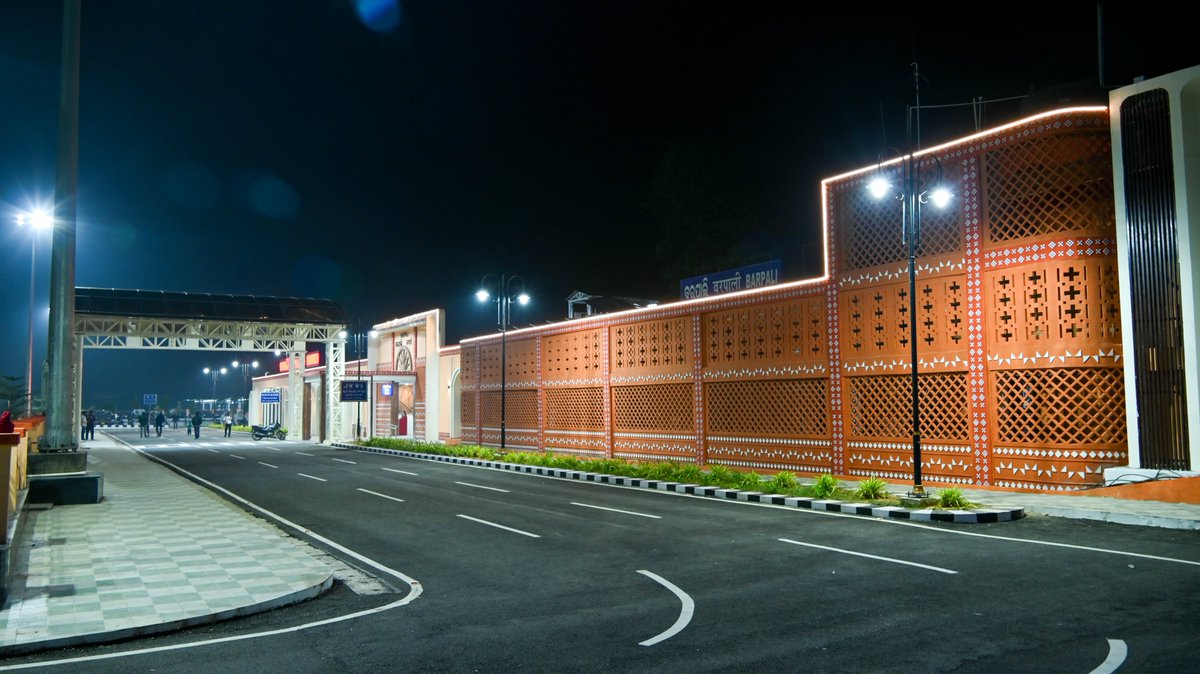 MohanMOdisha's tweet photo. Hon'ble Prime Minister Shri @narendramodi Ji today dedicated seven redeveloped Amrit Stations across Odisha, Talcher, Balangir, Barpali, Kesinga, Parlakhemundi, Bimalagarh and Baripada, under the Amrit Bharat Station Scheme. This stands as a defining milestone in the transformation of our State's railway infrastructure.  
#AmritStation #75अमृत_स्टेशन