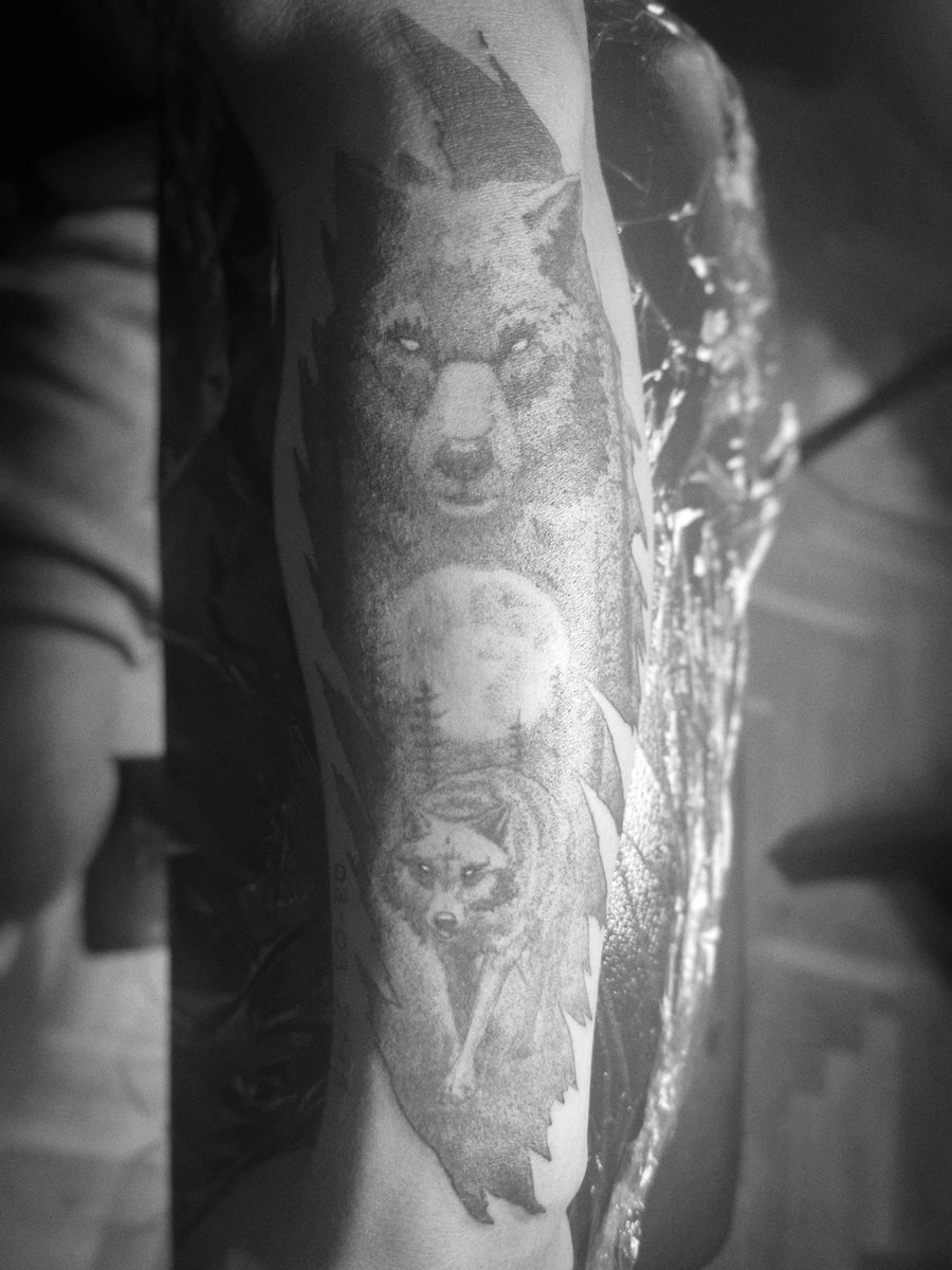 neek01x's tweet photo. ✨️✨️✨️ #tattoo #tattooartist #tattoostyle #tattoodesign #wolf https://t.co/pJGE8NBYBZ