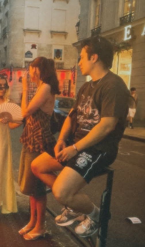 81h24's tweet photo. dissociating in the middle of the street so #relatable https://t.co/XsJl2HCBWc