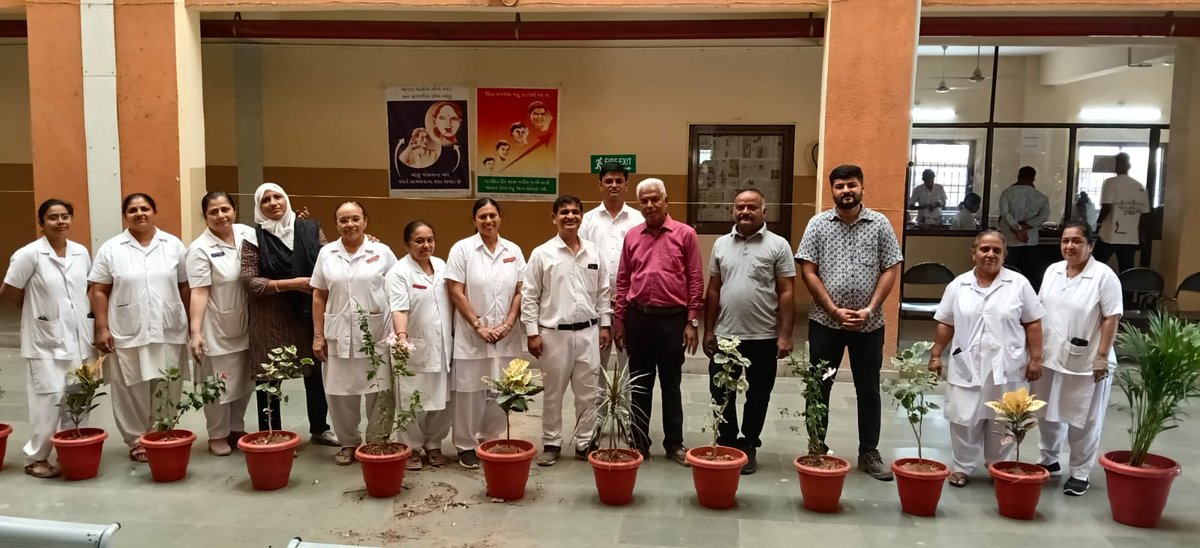KutchSbcc's tweet photo. 🌿 ભુજ માનસિક હોસ્પિટલ ખાતે એગ્રોસીલ ફાઉન્ડેશન, એગ્રોસીલ કંપની તથા ડૉ. દેવાનંદના સહયોગથી ઇન્ડોર પ્લાન્ટેશન અને વૃક્ષારોપણ મહાઅભિયાન યોજાયું. હરિયાળું અને સ્વચ્છ પર્યાવરણ નિર્માણ માટે સૌએ વૃક્ષારોપણ અને તેનું જતન કરવાનો સંકલ્પ વ્યક્ત કર્યો. 🌱

#TreePlantation #GoGreen #Bhuj https://t.co/qEfBjxXsRL