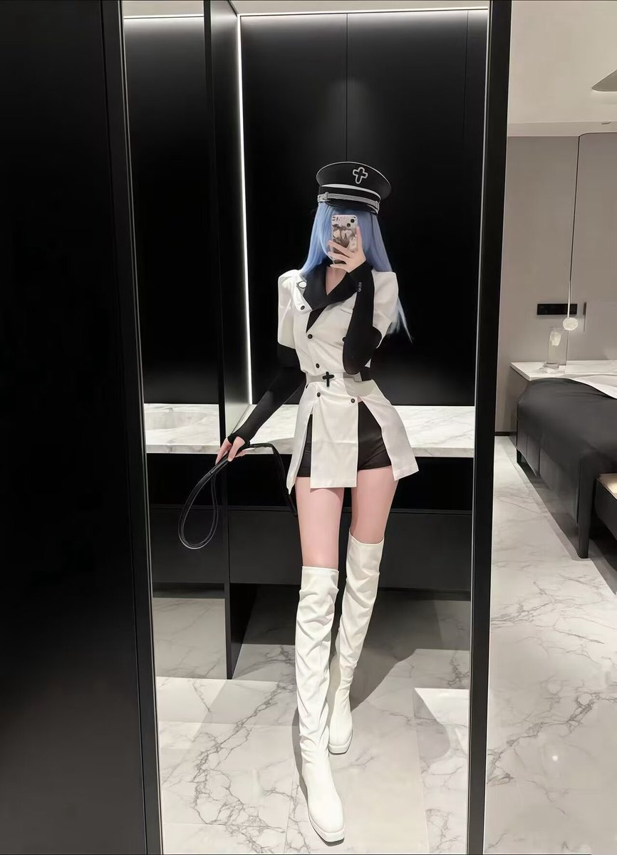 EmraanKahn's tweet photo. 这一套衣服还是帅的。 https://t.co/nkfhia15Hh
