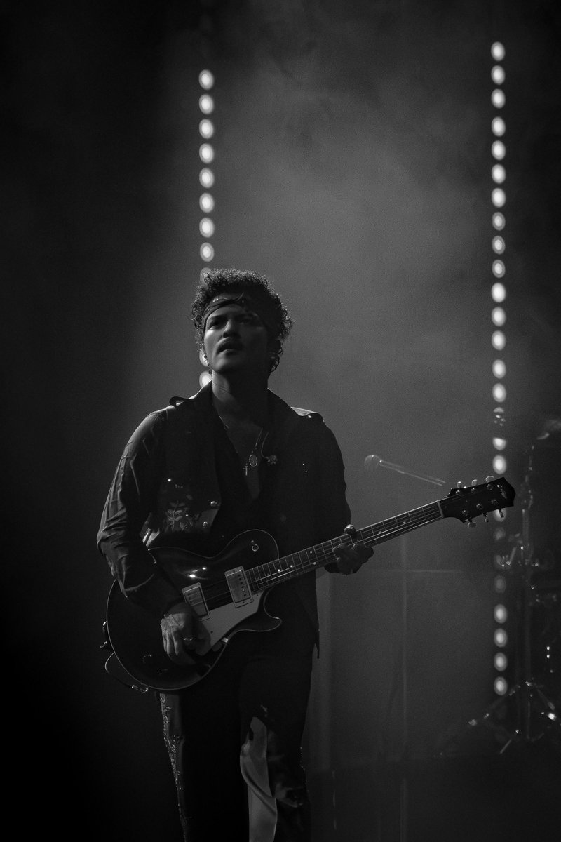 marvinqualcosa's tweet photo. The Romantic Tour by Bruno Mars, fotografato da me. https://t.co/xHhtxkz7Po