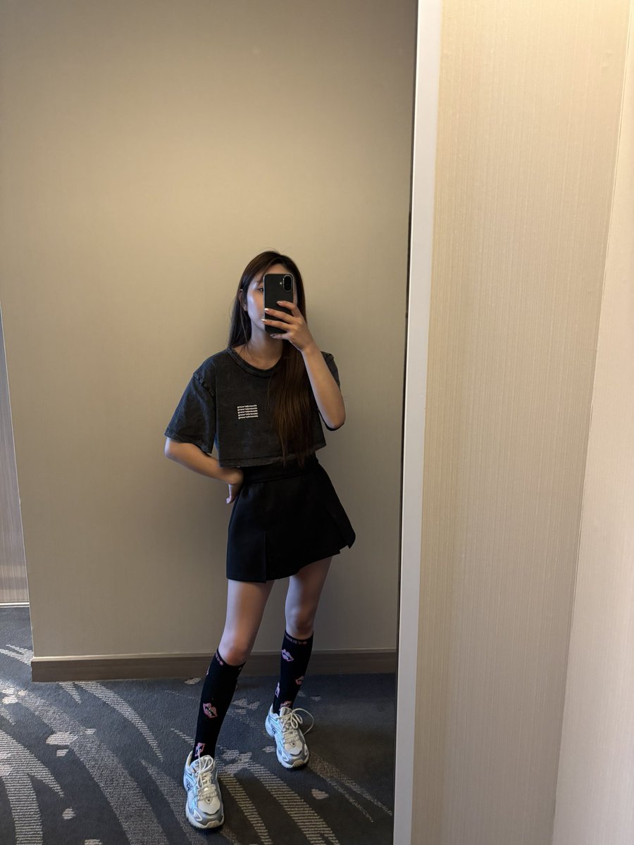 poteto_hurai's tweet photo. ヒルトン東京お台場✨️🤍🏰
エントランス入って真正面にはレインボーブリッジと東京タワーが見えた🗼
ベイビュー高層階指定にしたら、お部屋からも綺麗な夜景と一緒にみれた🌉
素敵な思い出💭

靴紐ぐちゃぐちゃなのは気にしないで🤣 https://t.co/iTjIuOSapA