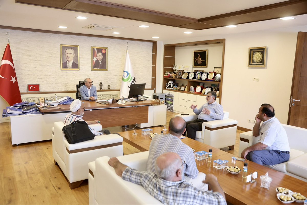 ciftcibnymn's tweet photo. İlçe Müftümüz Hüseyin Baş’a, Gümüş Camii Derneği Başkanımız Fahri Demirkıran’a ve yönetimine nazik ziyaretleri için teşekkür ediyorum. https://t.co/9YiDOvtqEc