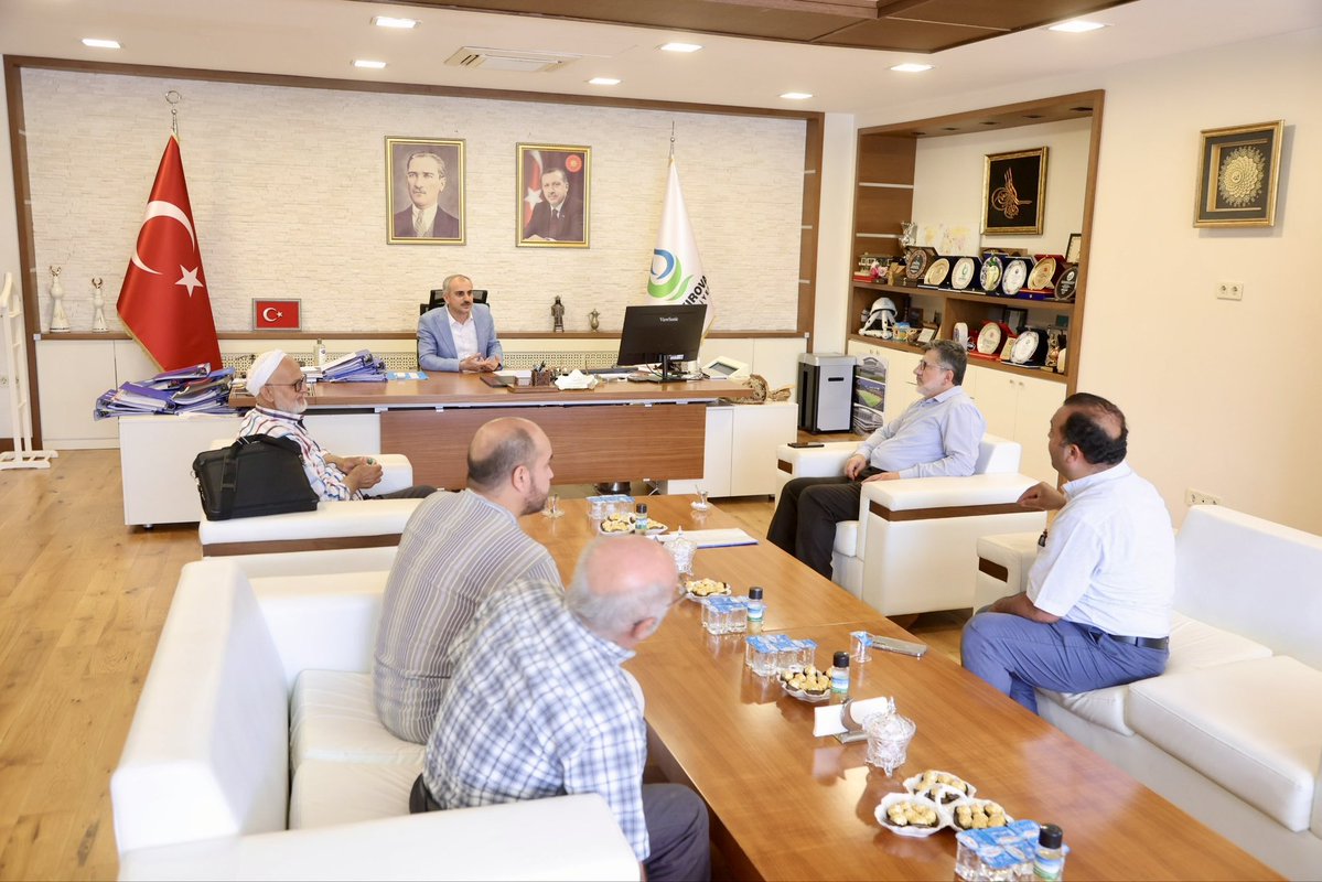 ciftcibnymn's tweet photo. İlçe Müftümüz Hüseyin Baş’a, Gümüş Camii Derneği Başkanımız Fahri Demirkıran’a ve yönetimine nazik ziyaretleri için teşekkür ediyorum. https://t.co/9YiDOvtqEc