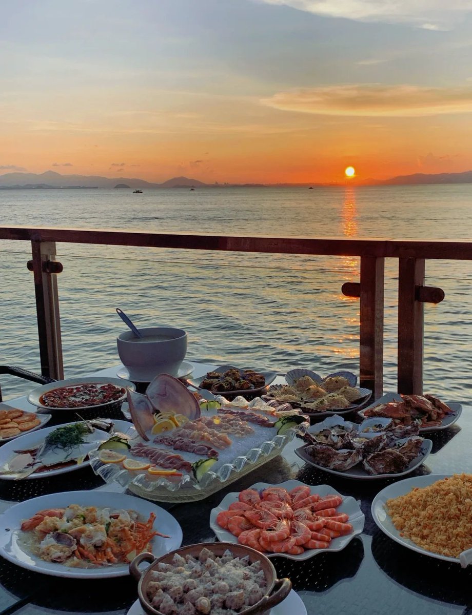 fSY1qUHI8lwCSCA's tweet photo. Just wrapped a spontaneous day trip to the coastal town—sunset over the pier and fresh seafood tacos hit totally different. https://t.co/3MoZ9cvoIa