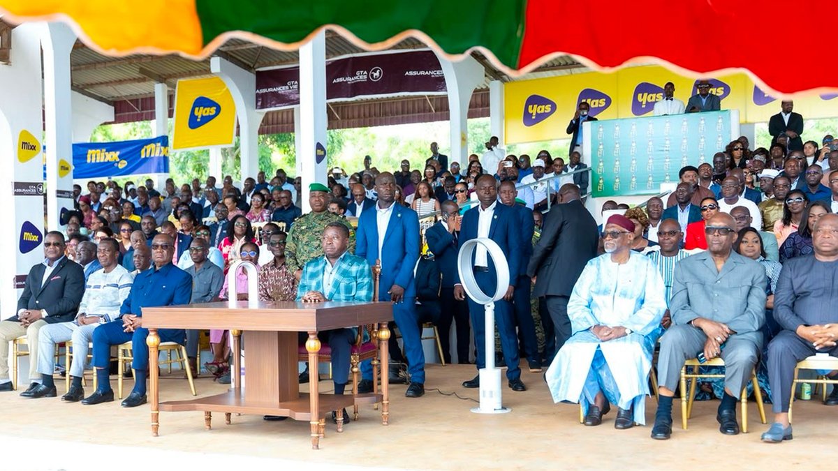 republicoftogo's tweet photo. Grande #finale à #Pya, grande ferveur au rendez-vous. Les #luttes traditionnelles #Evala 2026 ont vécu l'un de leurs temps forts jeudi, en présence du président du Conseil, #FaureGnassingbé, venu partager avec les populations ce moment de #communion collective #Togo
https://t.co/V32pM1mWXt