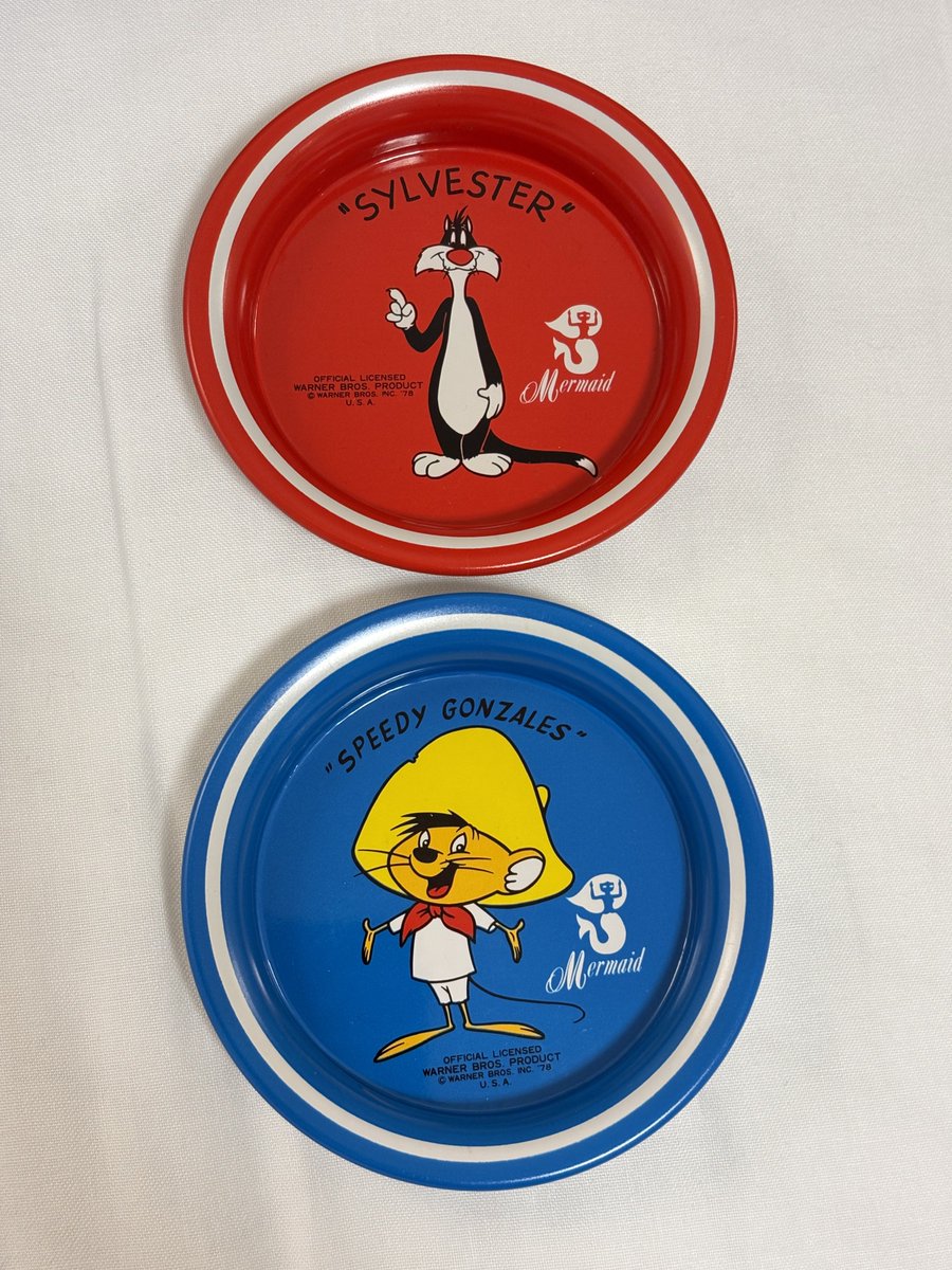 sanayo_717's tweet photo. これワーナーのキャラだよね？ってことは分かって、調べてみたら、1978年（！）にマーメイドアイスクリーム社×ワーナー・ブラザーズのヴィンテージ品とのこと。。。このマーメイドアイスと言うのは日本の会社…？🤔　こういうレトロなフォントからでしか得られない栄養があるなぁ…と！　#昭和レトロ https://t.co/tDKxTLDRfN