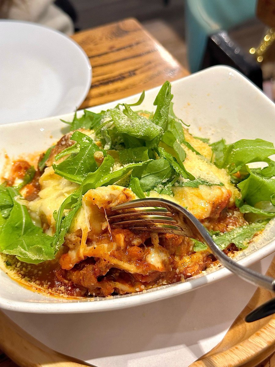 kimsso1018's tweet photo. Just found the best hidden gem bistro in town! Their truffle mushroom pasta is creamy, savory, and pairs perfectly with a cold glass of local wine—10/10 would come back tomorrow!  #FoodieFind https://t.co/7jZXqfi1D9