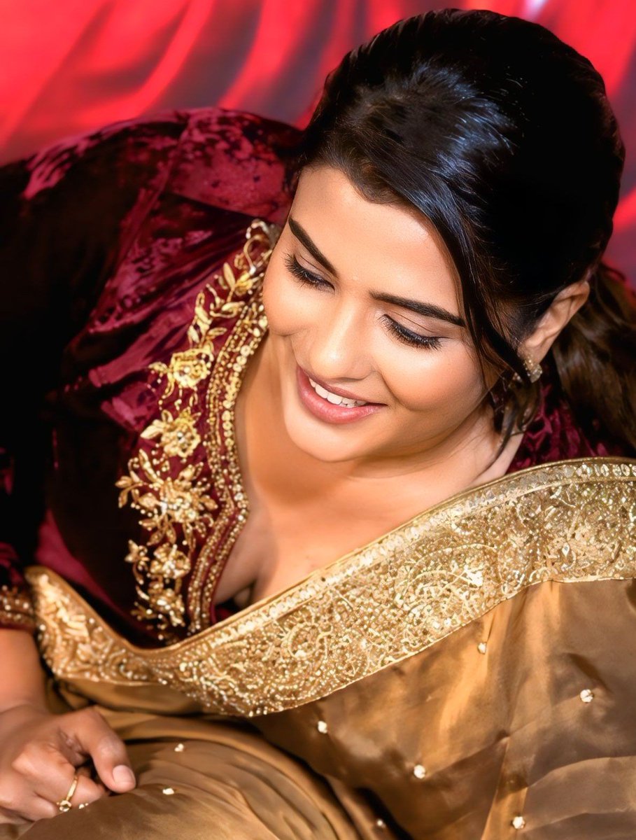 actress6slave's tweet photo. ష్ ఈ వ్యూ మైండ్ లో నుంచి అంత తేలికగా పోదు మన రసిక రాజులకు ఏం అంటారు మామస్ మీరు కామెంట్ లో చెప్పండి అబ్బా చిన్న కాఫీ వల్ల ఇంత పెద్ద పని జరుగుతుంది అని ఎప్పుడు అనుకోలా ష్ ఐశ్వర్య రాజేష్ మంచి డస్కీ చాక్లెట్ బ్యూటీ కొండల మధ్య వ్యూ చూడడం మన అదృష్టం ఏమంటారు ఎలా ఉంది @raokrish011 https://t.co/VwAYoZcNLp