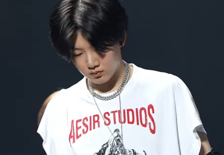 km20000909's tweet photo. リハの表情とステージ上の顔でこんなにも違う😭😭😭ずっと頑張ってくれてた😭😭😭ジュンギュくんの真剣な顔もすき😭😭 https://t.co/nsOT4CWO3g