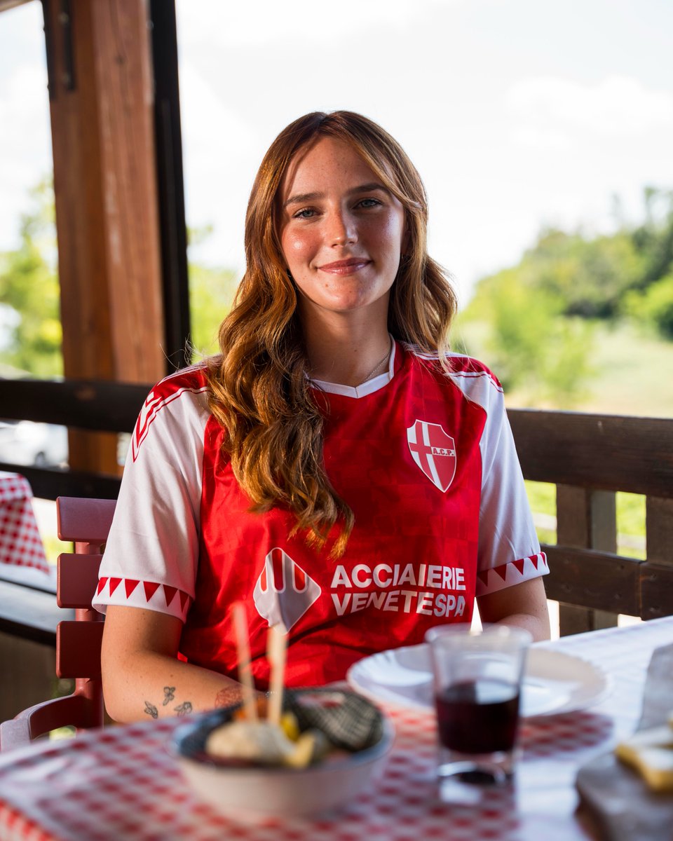 PadovaCalcio's tweet photo. Nuove Maglie Home e Away Macron Calcio Padova 2026/2027 ⚪️🔴🏴󠁧󠁢󠁥󠁮󠁧󠁿
https://t.co/D4xUTAa8nF https://t.co/pfOE8i6btn