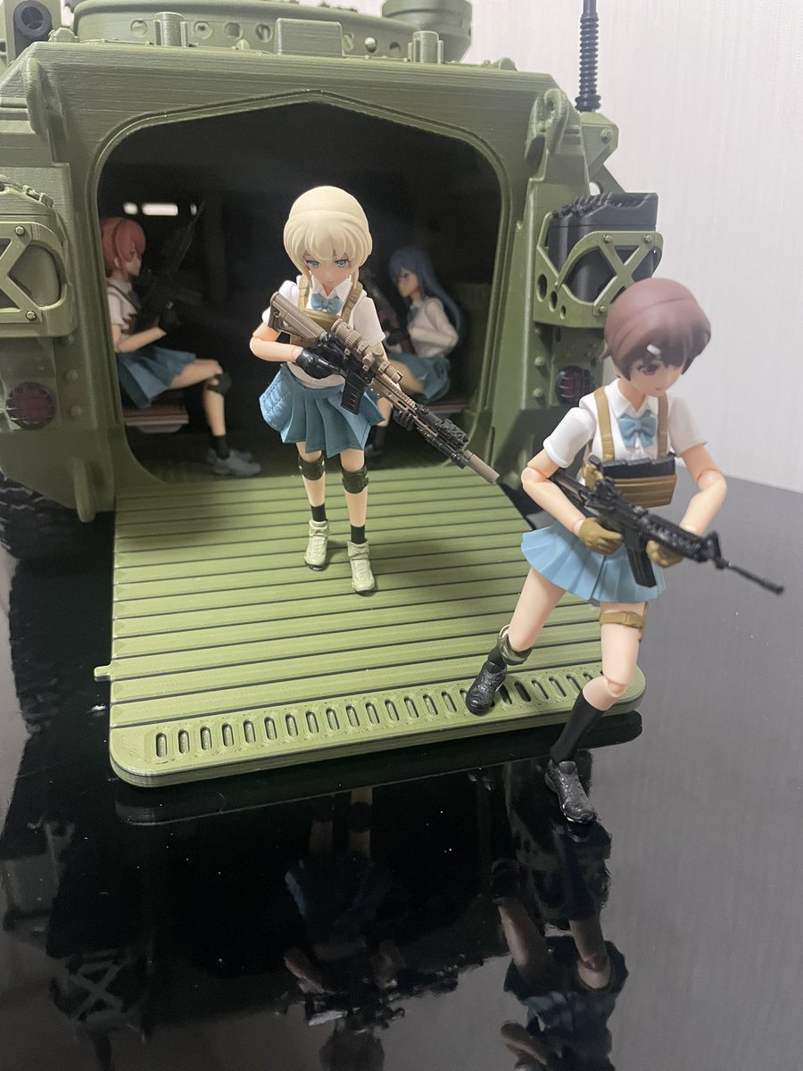tuvpg's tweet photo. #深夜の小武器庫部
#リトルアーモリーを装備
#toyphotography
 
お題『移動』 https://t.co/FpyPXrgyMb
