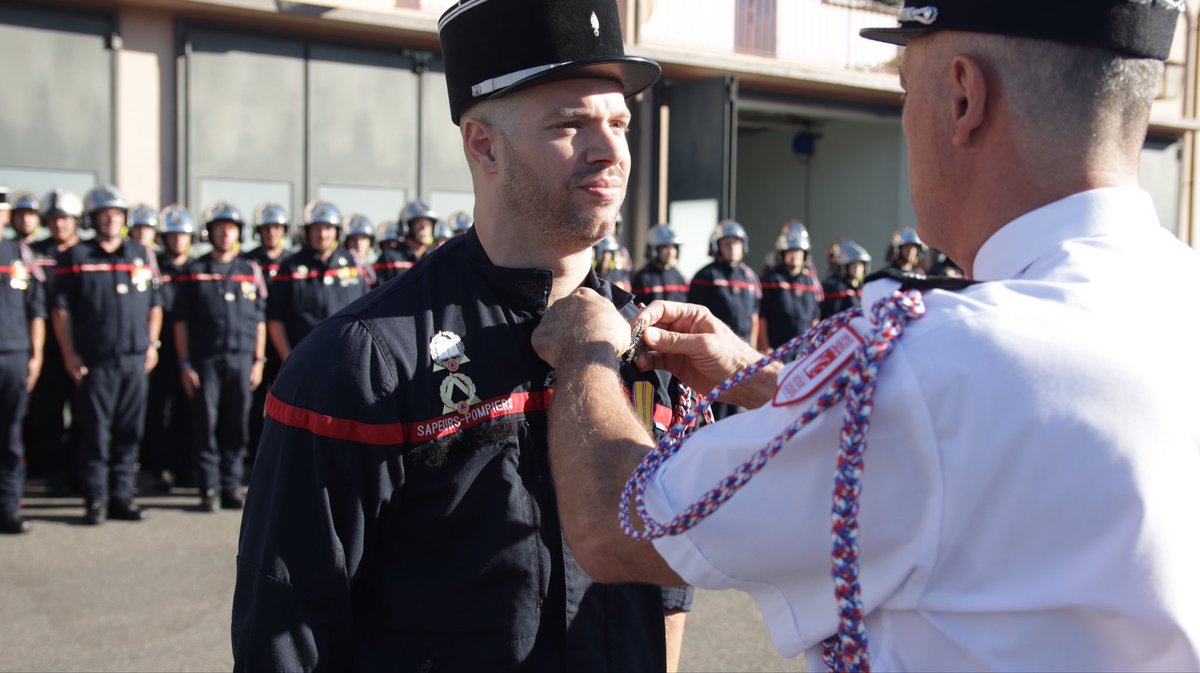 sdis68's tweet photo. 👨‍🚒 À Turckheim, le capitaine Philippe RUEFF a transmis le commandement au lieutenant Cédric BISCH.

Hommage au chef de centre sortant, médailles et promotions ont rythmé la cérémonie. Félicitations à tous ! 

📸 T. SCHMITTE https://t.co/RJYhkeKMPA