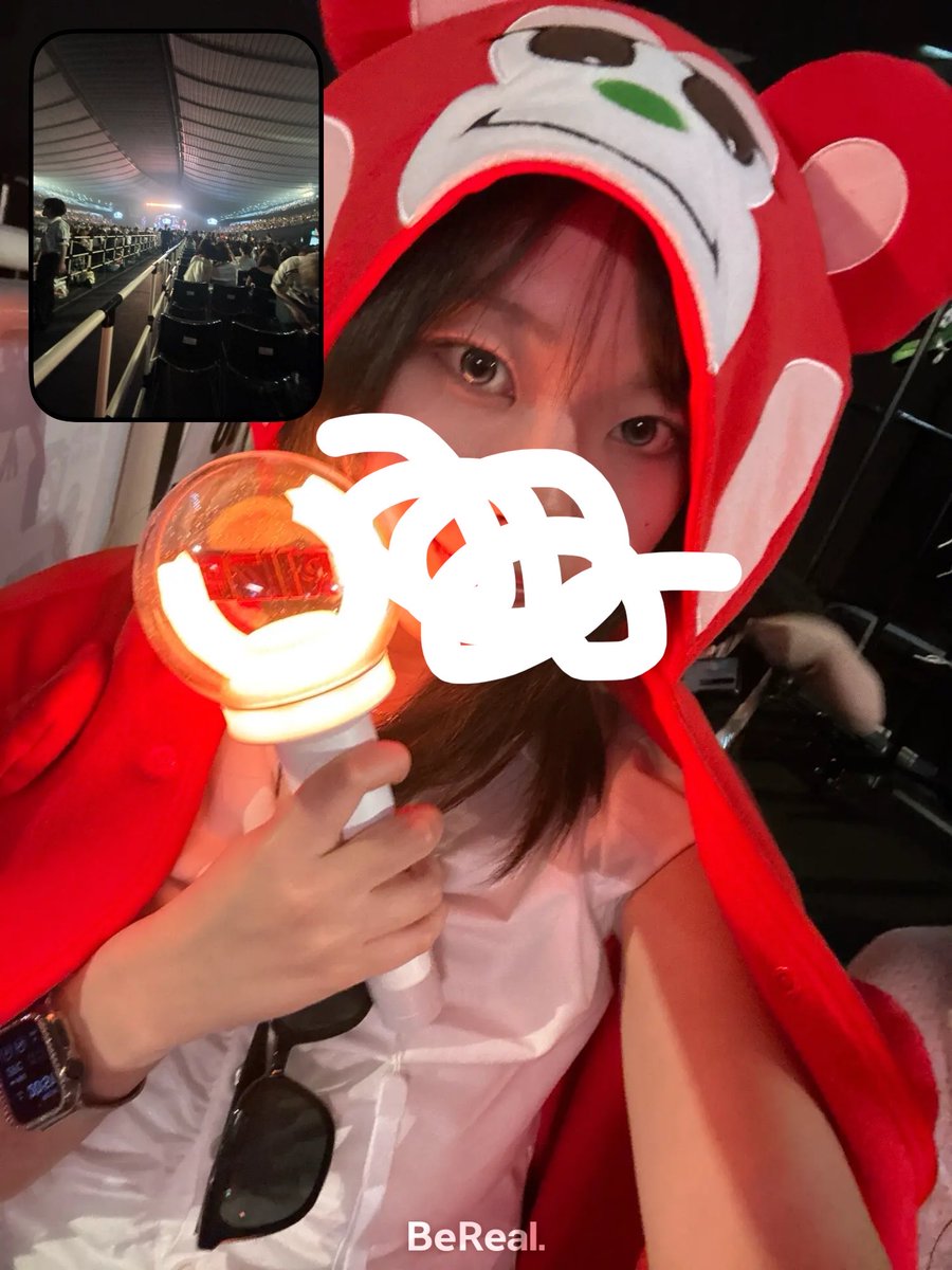usagineko42's tweet photo. 逆最前席で美形達を下から拝めたの最高だったけど、夏のライブは体力が死ぬ、🫠
会場内は寒いからいいんだけど、、 https://t.co/NKehdyoR42