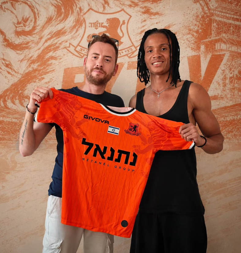 AgencyMgsr's tweet photo. 𝓓𝓸𝓷𝓮 𝓓𝓮𝓪𝓵 ✍🏼
We are delighted to announce the signing of @chibuike8990 for @fcbnei_yehuda_tlv on a one-year contract, with an option to extend.
Wishing you every success, Emmanuel.
We have complete confidence in you—now it's your time to shine! 🧡✨ https://t.co/8CnoD4Ppvt