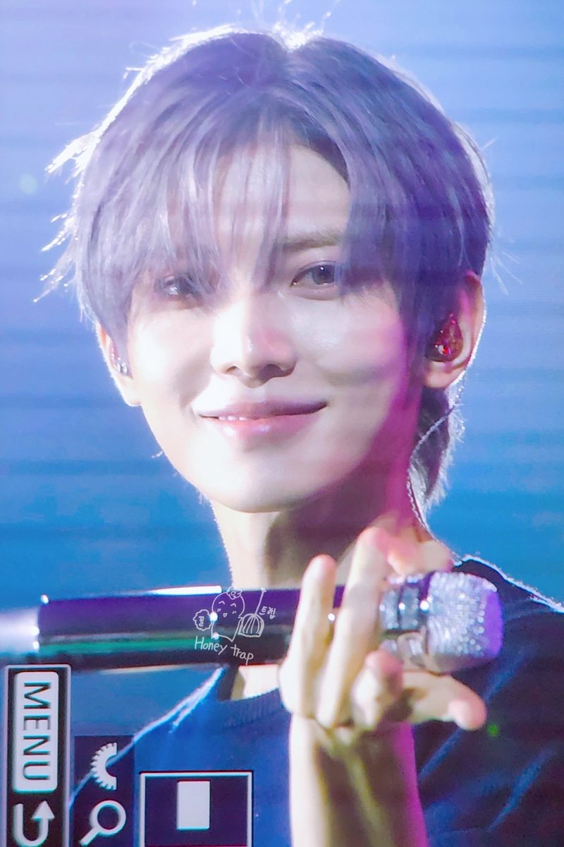 HT_0615's tweet photo. 260717 팬미팅 day1

여상이 야호✌🏻💜
조명 그림자 무슨일이지🙄💜

#여상 #YEOSANG
#에이티즈 #ATEEZ 
#도베르만증거사진들ㅎㅎ https://t.co/oLmOJgIYPd