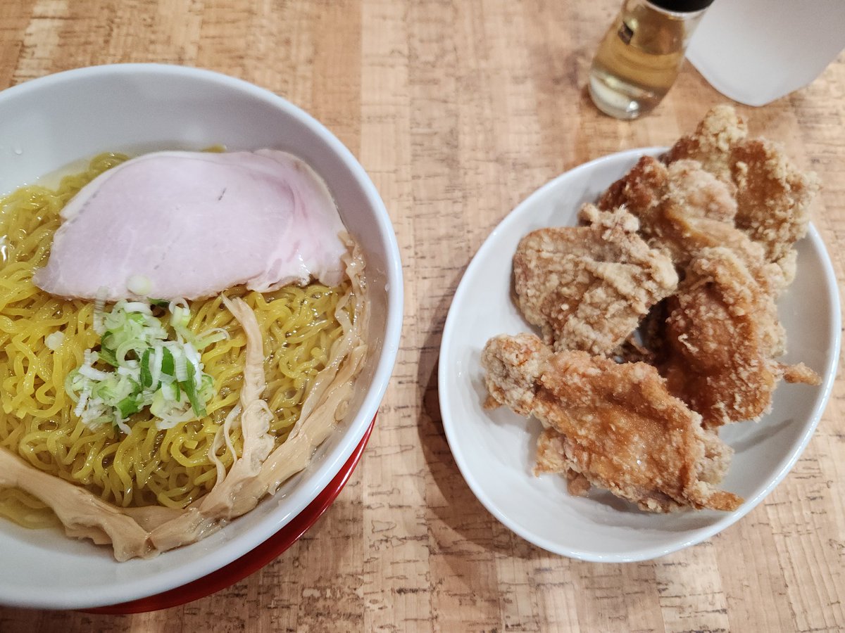 946nmr_QLOCKS's tweet photo. しごおわしてご飯も食べました。ではいきます!
#QLOCKS のある3連休ー!!
明後日、わっとにてお待ちしています。 https://t.co/fmQ9x83MYw