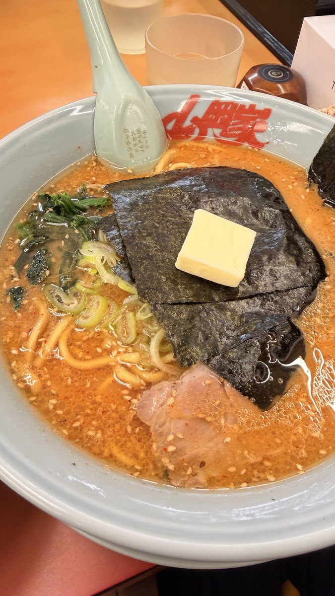 Sunset_a4's tweet photo. こんなこと言いたくないけど、
あいつはラーメンにお酢を入れまくるし、俺はニンニクを入れまくるのよ
同じような曲ができるわけないでしょう

とにかくNEEのライブもっともっと遊びに来てくれ〜
前回より良いライブし続けるので
待ってるよ！！ https://t.co/Q9ttCq6wBW