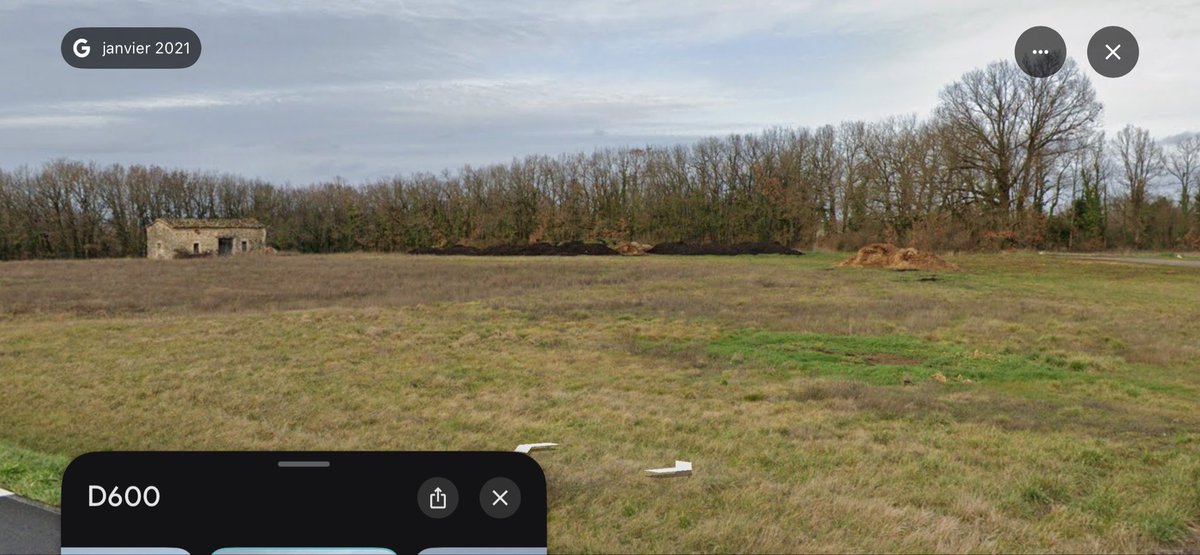 akkala355's tweet photo. Donc depuis tous ce temps , Delphine jubillar était là juste sous ce terreau agricole … visible du bord de la route , même Google Maps était passer par là 1 mois plus tard #jubillar #delphine #cedric #mailhoc https://t.co/6CYkClp1nf