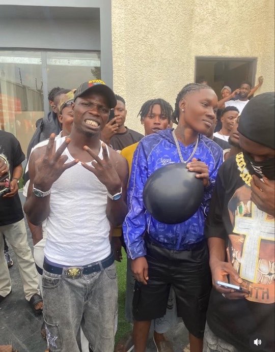 Guccistarboi's tweet photo. Wetin Zinoleesky dey do with blom blom, he no play when he small? https://t.co/X3HRXW2TvF