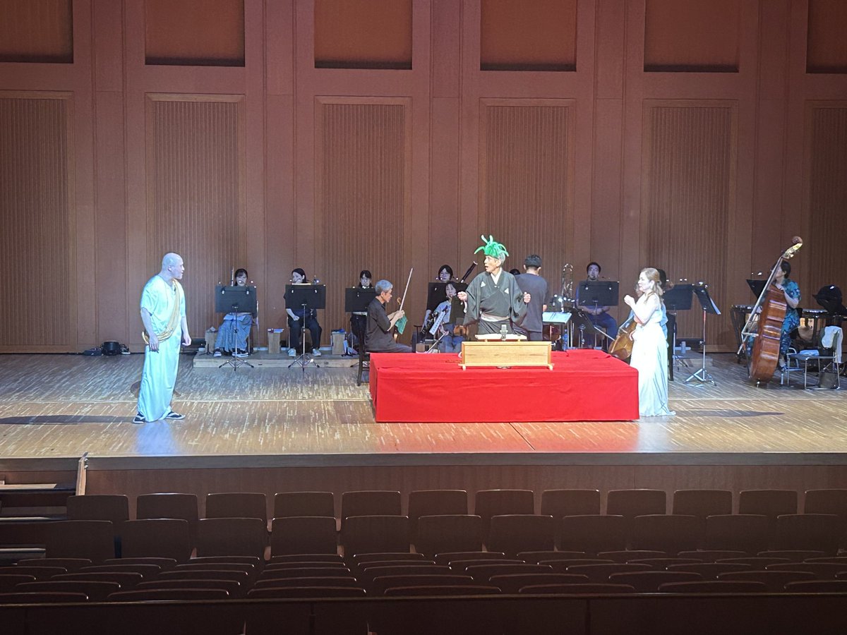 NaraPhilharmony's tweet photo. 【奈良フィル×桂米團治のおぺらくご モーツァルト｢魔笛｣】
​素晴らしい歌声と、爆笑の語りで世界に引き込まれ、耳も感情も大忙しの最高なエンターテインメントに仕上がっています🎉​クラシック好きも、落語好きも、どっちも初めての方も大歓迎です🤲

​​#奈良フィル #桂米團治 #おぺらくご #魔笛 https://t.co/BeFxiI5GlX