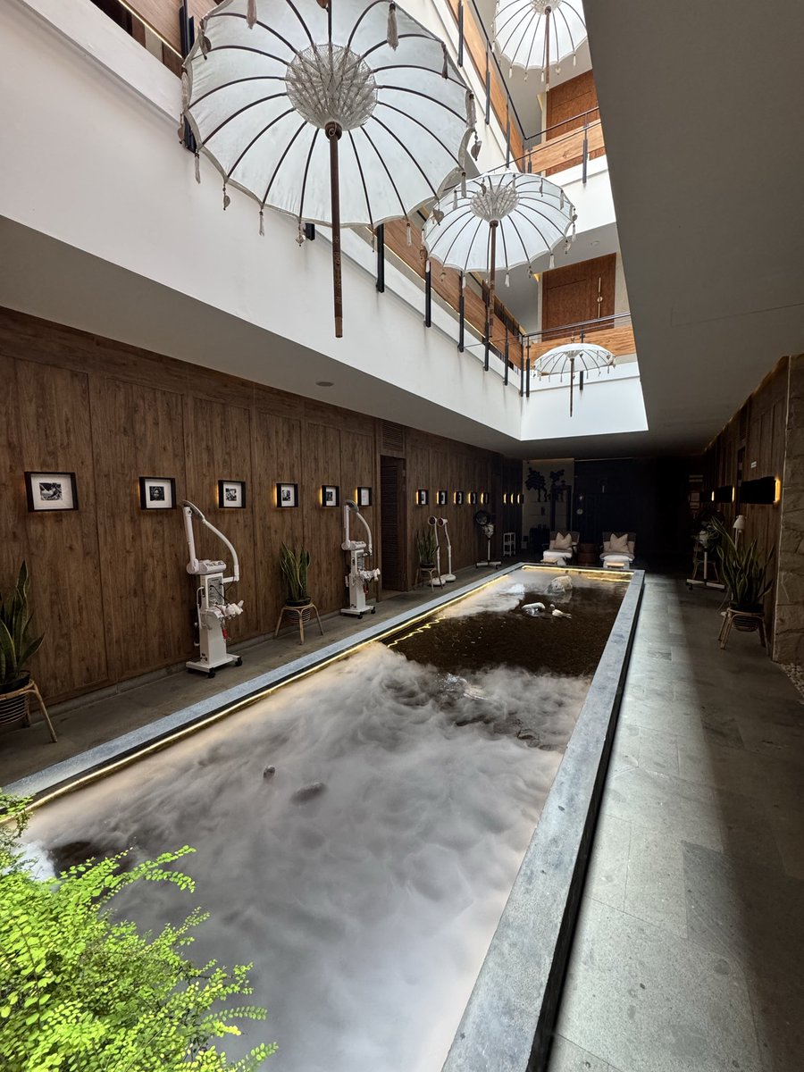 gascarjr's tweet photo. Hotel 21+ di Jaksel punya kamar mandi transparan.. 

kamarnya punya view citylight jakarta dan sudah pakai smart TV + soundbar jadi makin gong suaranya buat nonton Netflix.. https://t.co/2BAiAn4mfe