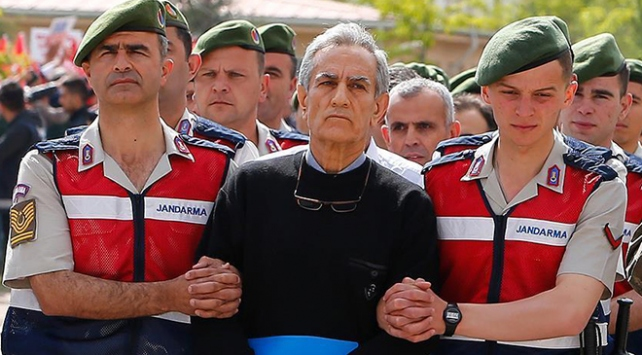 MuyesserYildiz's tweet photo. Yargıtay’ın kısmi bozma kararından sonra yeniden görülen Genelkurmay  Çatı Davası’nda hüküm verildi.

Yargıtay ilamına uyan Ankara 17. Ağır  Ceza Mahkemesi, daha önce örgüt üyeliğinden cezalandırılmış olan ve https://t.co/BrZ109offE