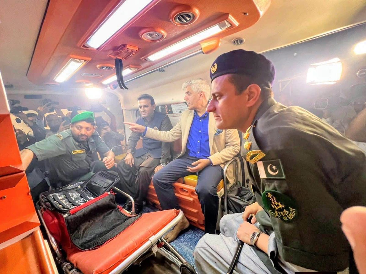 aniqajamali30's tweet photo. Mayor #Karachi @murtazawahab1 emphasized importance of expanding strengthening the city's ambulance network to ensure faster, @siehspk more efficient emergency medical services for every citizen.The improving emergency response #infrastructure is essential to protecting lives and enhancing public safety across #Karachi 🏥
#Karachiworks #visionkarachi