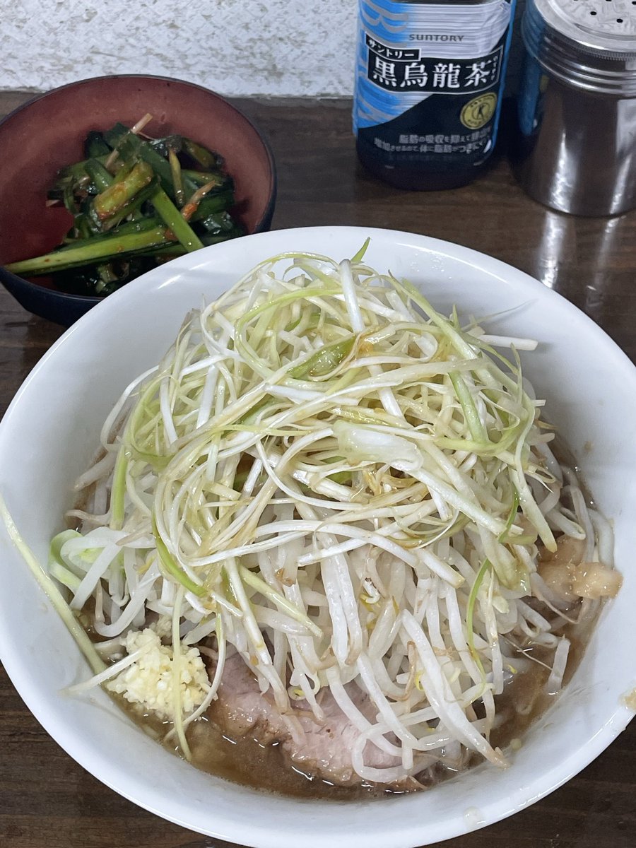 peach3003_0101's tweet photo. 1ヶ月ぶりのG系😋
そして何年ぶりかの武丸🤩

前回ゎ辛まぜそばだったから今回は
シンプルにラーメンで!!＋ネギとﾆﾗｷﾑﾁ
美味しかったー🥰💕
豚も美味しかったー😍

旦那ゎつけ麺 大
ここらで1番美味しいって😆

今年ゎまだ二郎も行ってないしほんとG系を食べなくなった🥺 https://t.co/KwgtpDsJWO