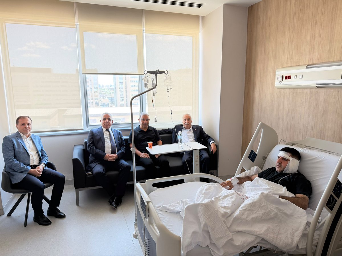aefakibaba's tweet photo. Bilkent Şehir Hastanesi'nde tedavi görmekte olan Şanlıurfa Milletvekilimiz Sayın Ahmet Akay'ın kıymetli oğlu Hasan Akay'ı ziyaret ederek geçmiş olsun dileklerimizi ilettik.

Hasan Akay'a ve tedavi gören tüm hastalarımıza Yüce Allah'tan acil şifalar diliyor, en kısa sürede sağlıklarına kavuşmalarını temenni ediyorum.