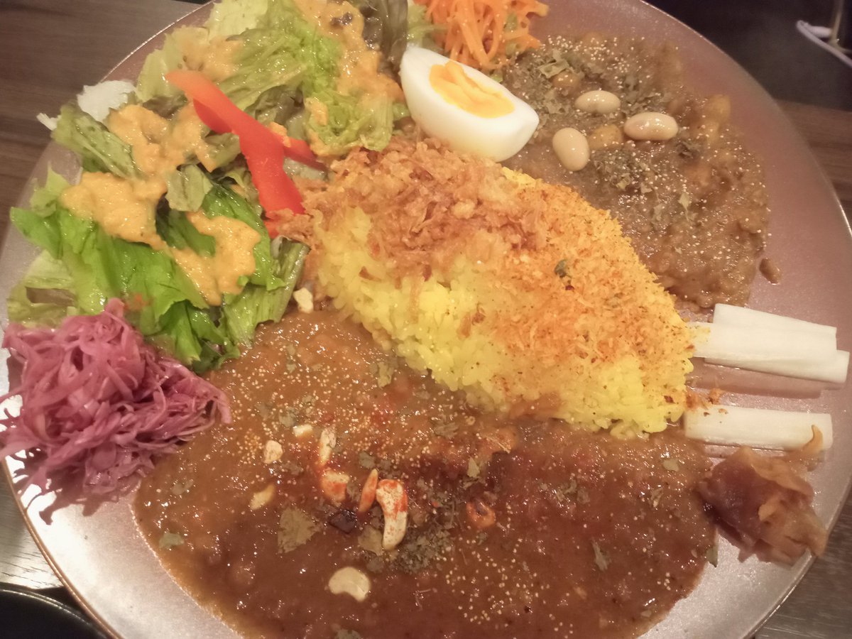 d129coffee's tweet photo. 最近は3日位は一瞬で過ぎ気付くと1週間はあっという間に過ぎてしまう日常(￣▽￣;)歳をとると時間の流れが早くなるが加速気味ꉂ🤣𐤔ボケた頭😵‍💫🌀´-と疲れた体😵‍💫に元気を求めて🚗³₃伊勢崎市の華麗なるスパイスでスパイス効いたカレー🍛1度の来店で5種類のカレーは食べ過ぎでしょと思いながらも完食😋 https://t.co/VFoQRYZqqF